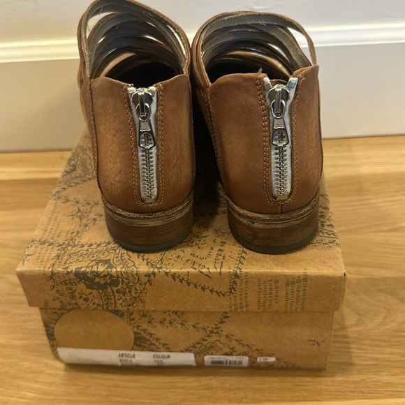 NEW in box Woman’s Free People Lost Valley Distressed Zipper Back Boots Size 39 - Picture 7 of 10